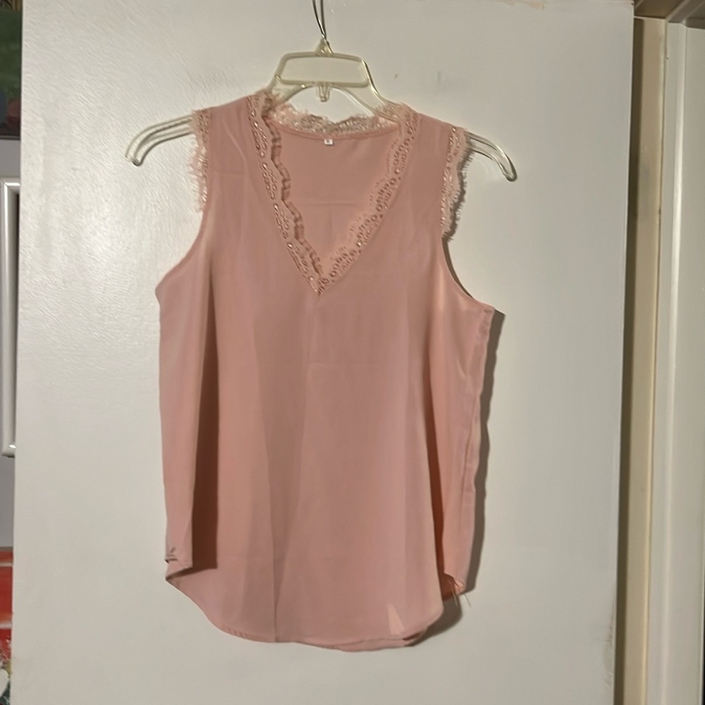 Rosebud pale pink sleeveless shell w/ lace detail Great for layering or - alone